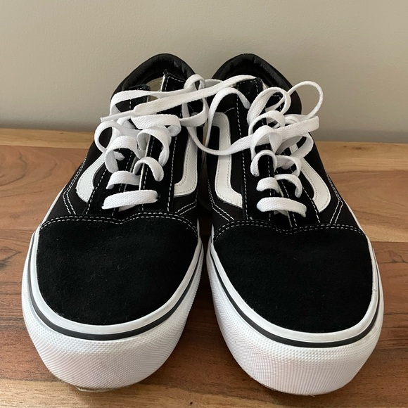 Vans men size 7.5  women 9.0  condition is very good ( wore only twice) - Picture 5 of 9